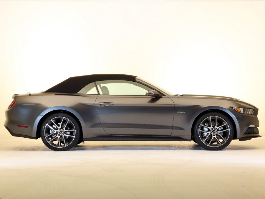  Ford Mustang GT Convertible 2014 года  (фото 15 из 26)